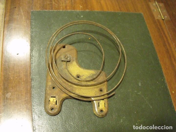 Recambios de relojes: antiguo gong y soporte para reloj sobremesa- lote 94