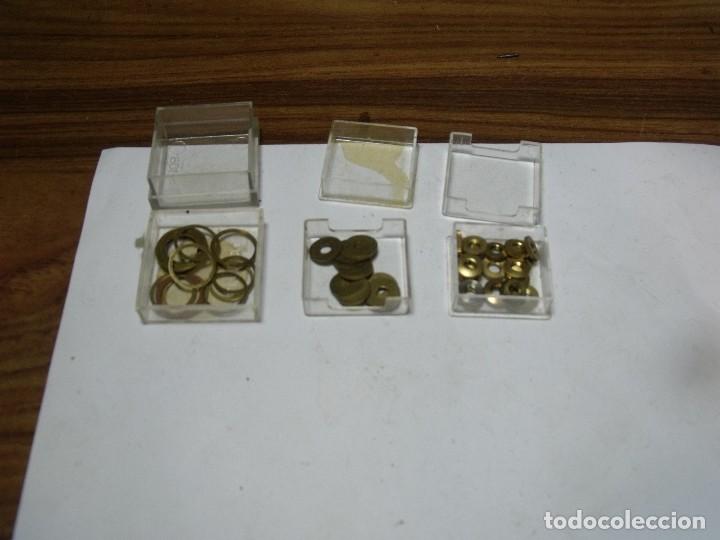Pe&ccedil;as de reposi&ccedil;&atilde;o de rel&oacute;gios: 3 CAJITAS CON PIEZAS PARA REPARACION DE RELOJES MECANICOS ANTIGUOS- LOTE 126