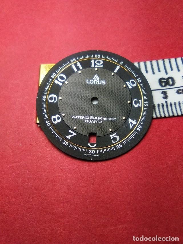 Pi&egrave;ces de rechange de montres et horloges: esfera negra lorus salto calendario a las 6h.