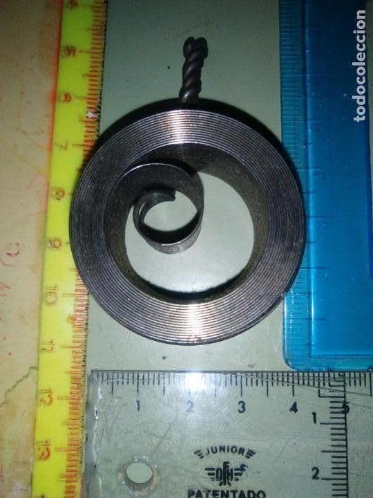 Pi&egrave;ces de rechange de montres et horloges: Cuerda de relojer&iacute;a grande - di&aacute;metro seg&uacute;n foto, ancho 18 m/m