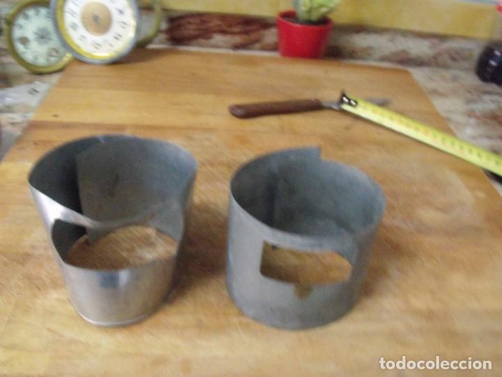 Ersatzteile f&uuml;r Uhren: 2 tubos de chapa para maquinarias parisn reloj sobremesa- lote 183
