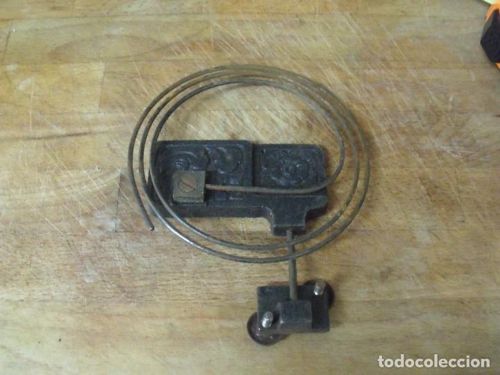 Ersatzteile f&uuml;r Uhren: un gong de hierro forjado con soporte para reloj regulador paraed- muy buena sonoridad- lote 183