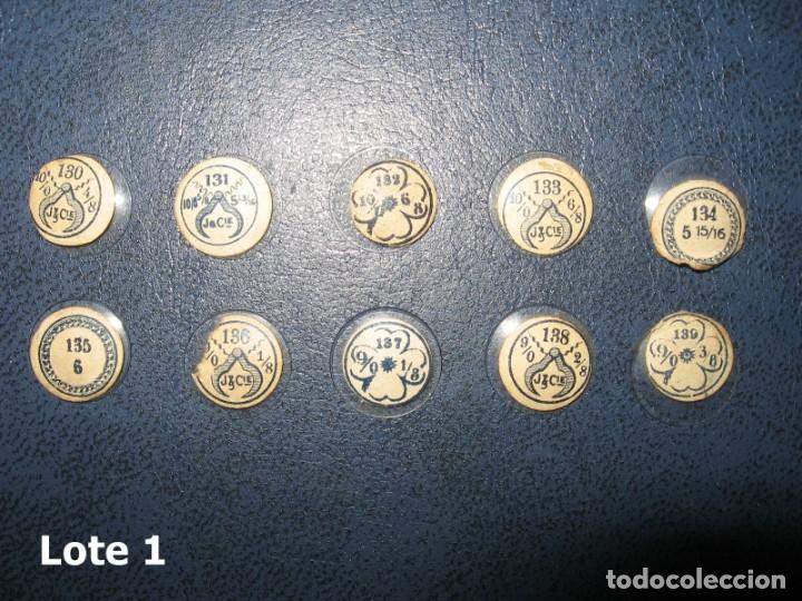 Pe&ccedil;as de reposi&ccedil;&atilde;o de rel&oacute;gios: Lote de peque&ntilde;os y antiguos cristales para relojes de pulsera.