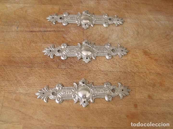 Recambios de relojes: 3 BONITOS ADORNOS ART-NOUVEAU plateados en lat&oacute;n para reloj antiguo o mueble- lote 274