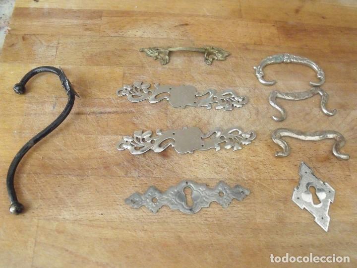Recambios de relojes: embellecedores y manilla art-nouveau para relojes o muebles antiguos- lote 274
