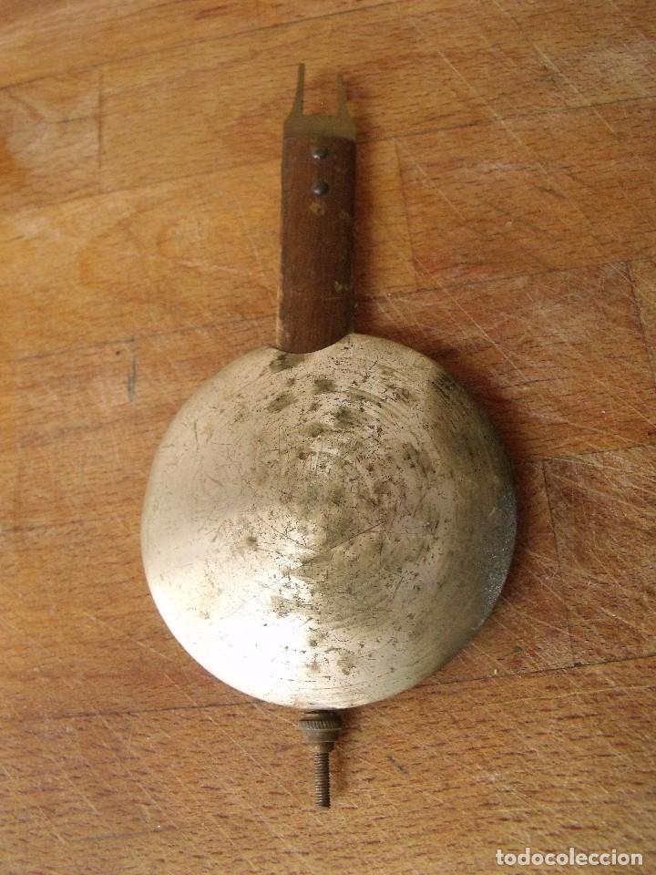 Recambios de relojes: antiguo pendulo para reloj de pared peque&ntilde;o- lote 274