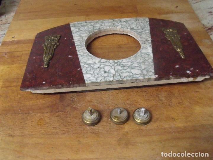 Pi&egrave;ces de rechange de montres et horloges: FRONTAL CON 2 ADORNOS DE BRONCE Y 3 PATAS EN BRONCE- LOTE 299