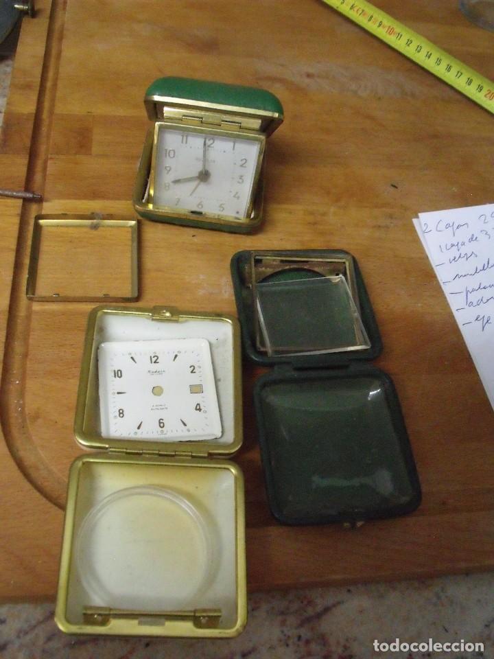 Pe&ccedil;as de reposi&ccedil;&atilde;o de rel&oacute;gios: UN DESPERTADOR ANTIGUO DE PETACA Y 2 PETACAS- LOTE 310
