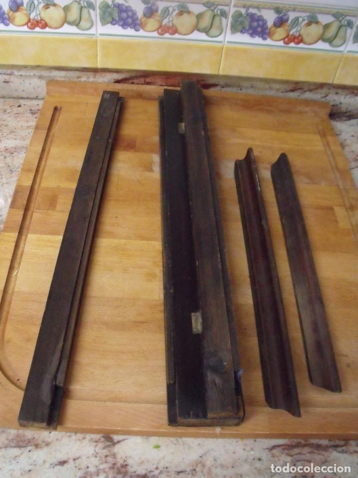 Pi&egrave;ces de rechange de montres et horloges: 2 soportes de cristal de puerta y 2 cornisas para reloj alfonsino- lote 312