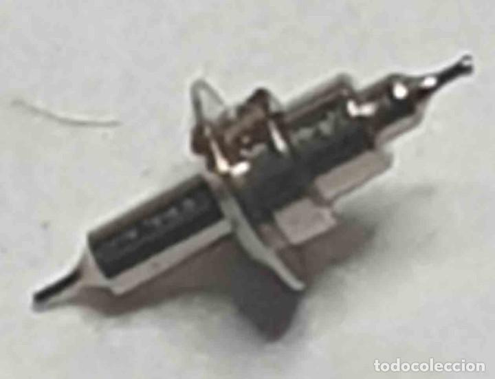 Recambios de relojes: EJE VOLANTE DE RELOJ Landeron (Hahn) - CAL: 523, 523 N, 543, 543 N, 560 anular - X