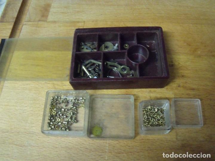 Ersatzteile f&uuml;r Uhren: 3 cajas con piezas para arreglar relojeria antigua- lote 322
