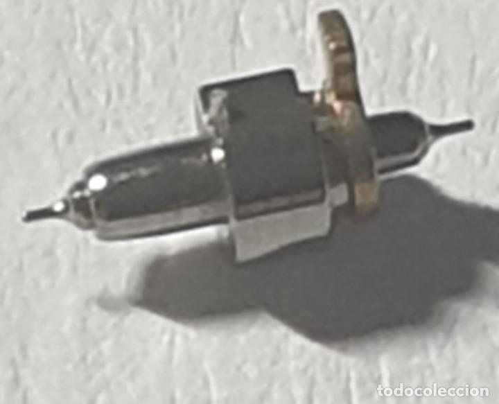 Recambios de relojes: EJE DE VOLANTE RELOJ BRAC 13&acute;&acute; - CAL; 37, 39, 40, 41, 42, 50, 51, 52, 90, - IMAGEN REAL AMPLIADA - X