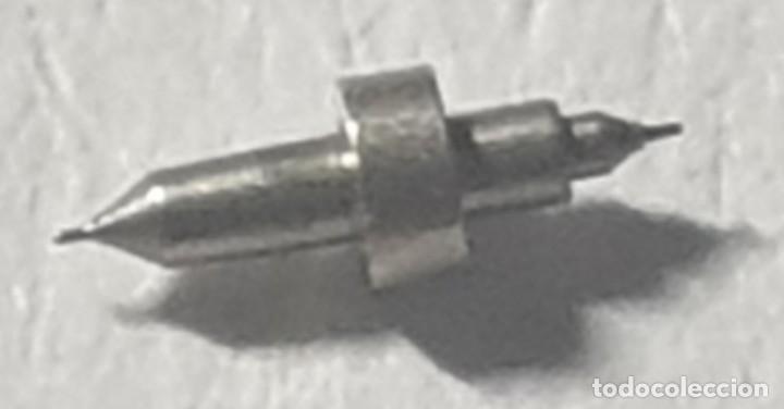 Recambios de relojes: EJE DE VOLANTE RELOJ EBOSA 8,75 &Oslash; - CAL: 84 &agrave; plat. - IMAGEN REAL AMPLIADA - X