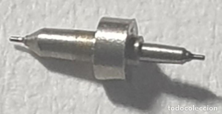 Recambios de relojes: EJE DE VOLANTE RELOJ EBOSA 10,5 &Oslash; - CALIBRE 119. - IMAGEN REAL AMPLIADA - X