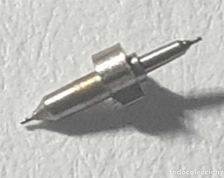 Recambios de relojes: EJE DE VOLANTE RELOJ EBOSA 10,5 &Oslash; - CALIBRE 119. - IMAGEN REAL AMPLIADA - X