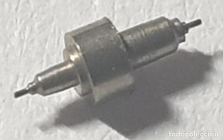 Recambios de relojes: EJE VOLANTE DE RELOJ EBOSA 13 &Oslash; - CAL: 130, 131, 132, 133, 134 &agrave; doigt. - IMAGEN REAL AMPLIADA - X