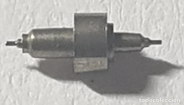 Ersatzteile f&uuml;r Uhren: EJE VOLANTE DE RELOJ EBOSA 13 &Oslash; - CAL: 130, 131, 132, 133, 134 &agrave; doigt. - IMAGEN REAL AMPLIADA - X