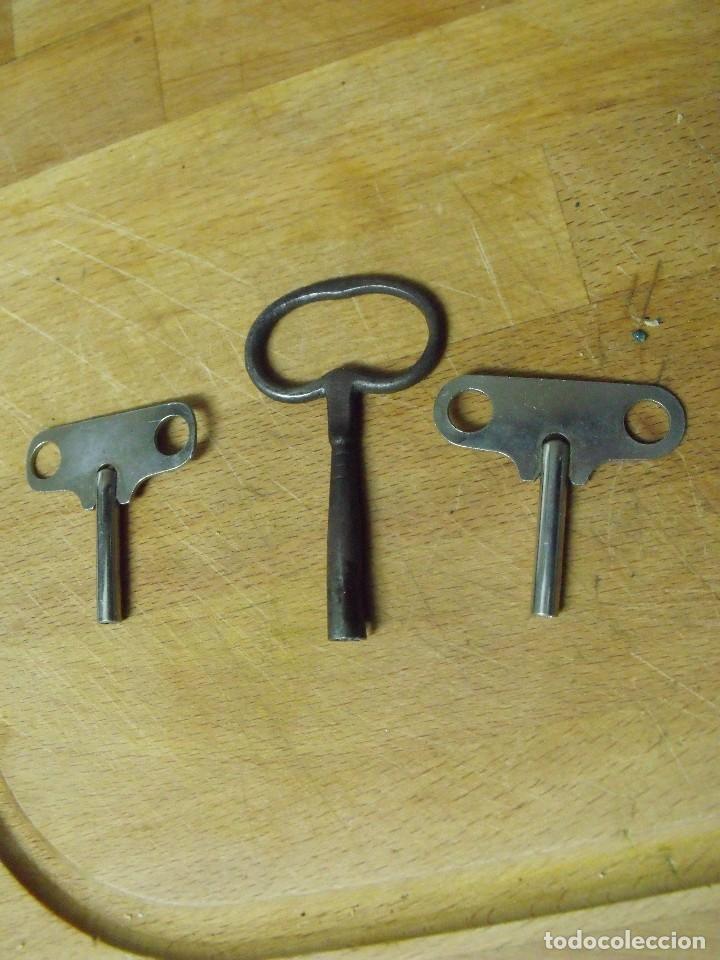 Ersatzteile f&uuml;r Uhren: 3 llaves originales para reloj alfonsino y de sobremesa- lote 357