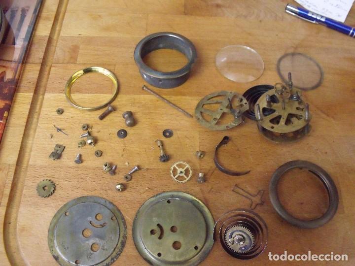 Pe&ccedil;as de reposi&ccedil;&atilde;o de rel&oacute;gios: GRAN LOTE DE PIEZAS DE RELOJES ANTIGUOS DE VOLANTE- 2 CRISTALES- LOTE 369