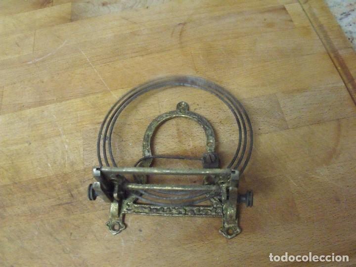 Ersatzteile f&uuml;r Uhren: ANTIGUO SOPORTE CON GONG PARA RELOJ ALFONSINO- LOTE 400