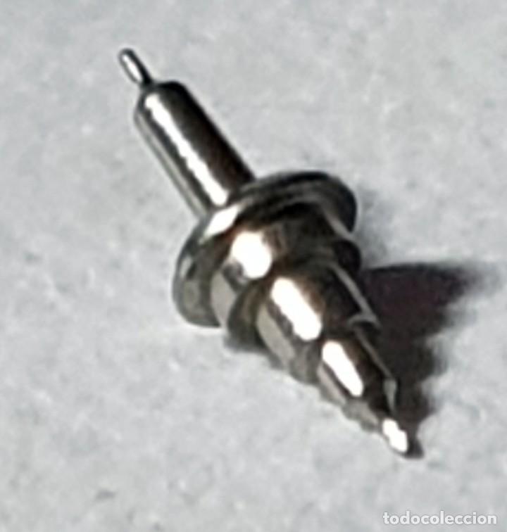 Ricambi di orologi: EJE VOLANTE DE RELOJ OMEGA - CALIBRE &Oslash; 23.7 vir. 60. - IMAGEN REAL AMPLIADA - X
