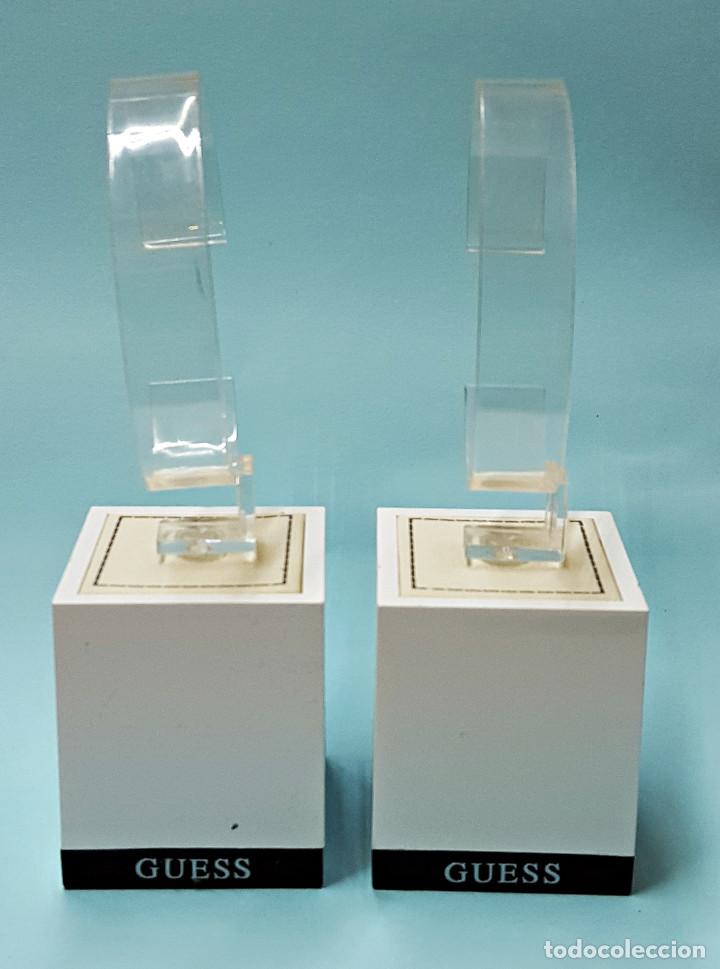 Recambios de relojes: 2 Caballetes-Expositores de reloj GUESS - Foto 1