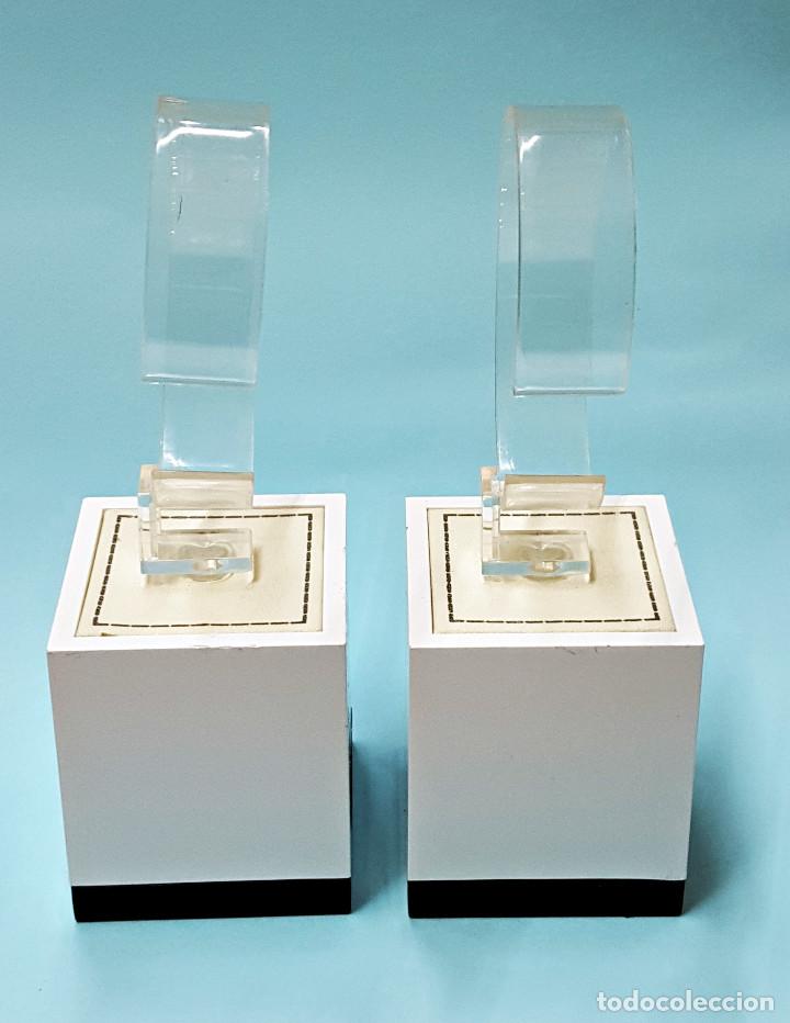 Recambios de relojes: 2 Caballetes-Expositores de reloj GUESS - Foto 2