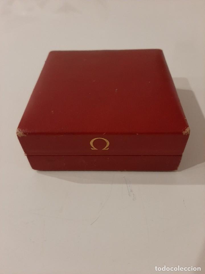 Recambios de relojes: CAJA RELOJ OMEGA. LOEWE LOUIS BRANDT SUISSE. MADERA FORRADA. 10 X 9,5 X 4 CM.