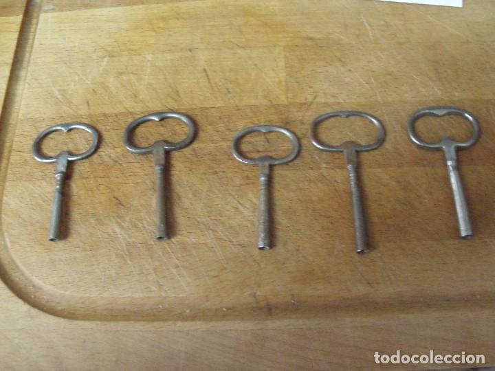 Recambios de relojes: 5 llaves ANTIGUAS de forja para maquinarias de cuadrillos peque&ntilde;os del 2 a 4 mm- lote 446