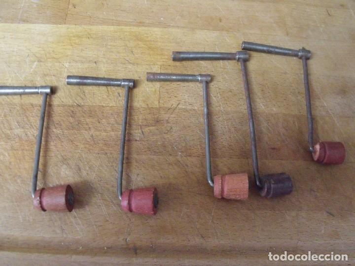 Recambios de relojes: 5 LLAVES ANTIGUAS DE CARRACLA PARA MAQUINARIAS DE PESAS Y PARED de 3 a 4,25 mm-lote 446