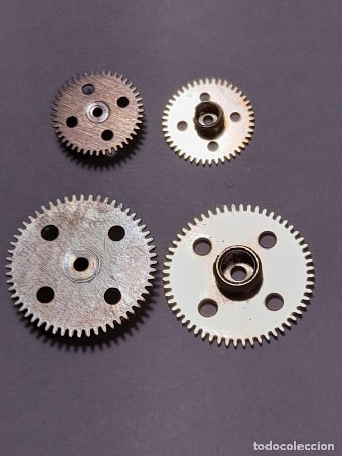 Ersatzteile f&uuml;r Uhren: KIENZ Rdas. rochete con eje para la cuerda 2 fotos - (cd-6898B)