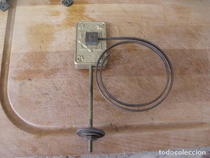 Pe&ccedil;as de reposi&ccedil;&atilde;o de rel&oacute;gios: ANTIGUO SOPORTE CON GONG PARA RELOJ SOBREMESA- LOTE 470