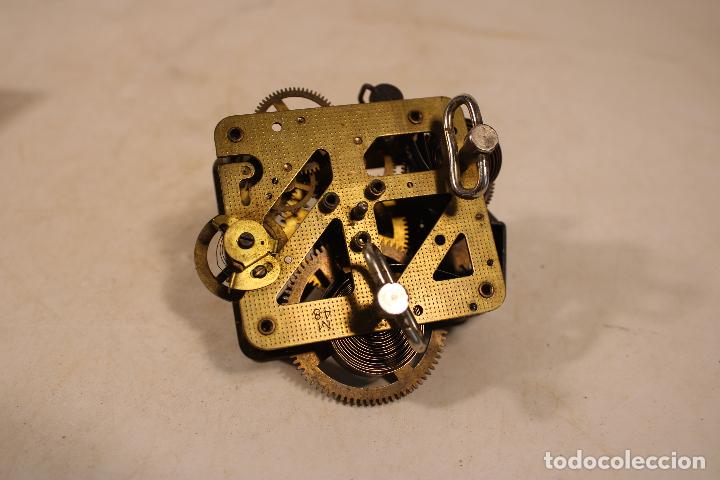 Spare Parts for Watches: maquinaria reloj funcionando