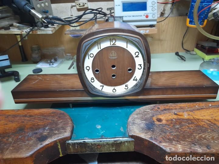 Pi&egrave;ces de rechange de montres et horloges: Caja sobremesa para carrill&oacute;n tipo FHS con su PIANO DE MUSICA 2 fotos y sus medias