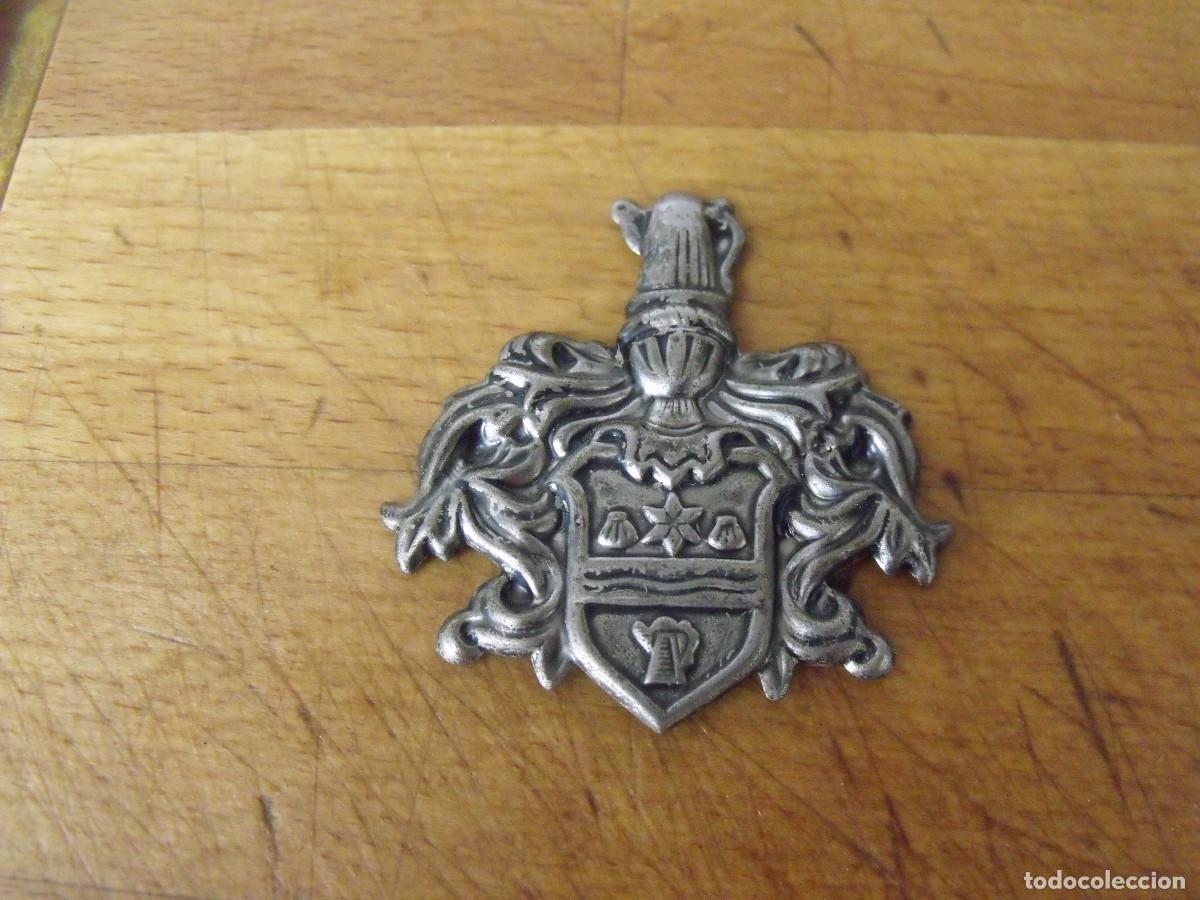 Recambios de relojes: antiguo adorno en laton con escudo heraldico para mueble o reloj pared-259-66