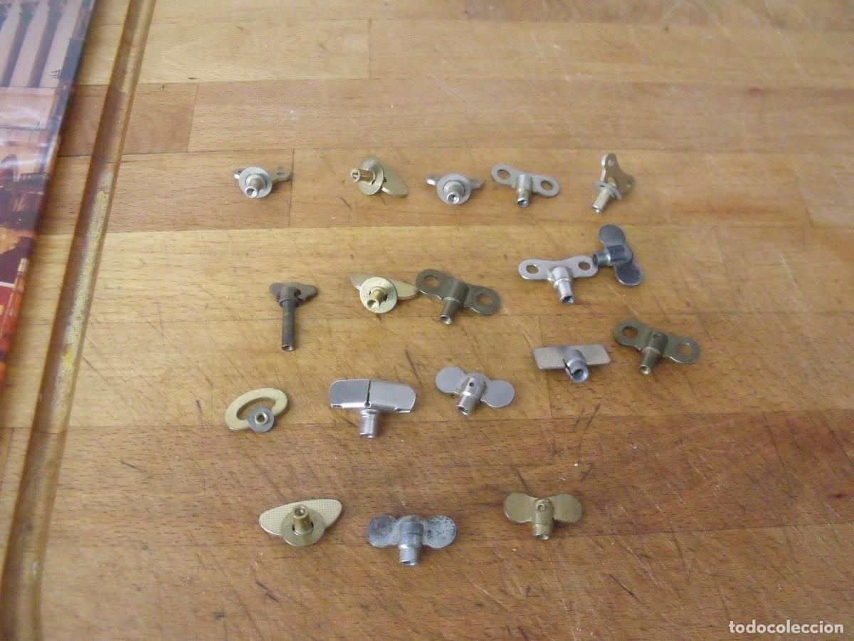 Recambios de relojes: GRAN LOTE DE 18 LLAVES DE DESPERTADOR ANTIGUO