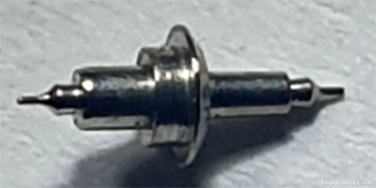 Ersatzteile f&uuml;r Uhren: EJE VOLANTE DE RELOJ Revue (Cyrus, GT, Thommen) - CALIBRE:33, 34 - IMAGEN REAL AMPLIADA - X