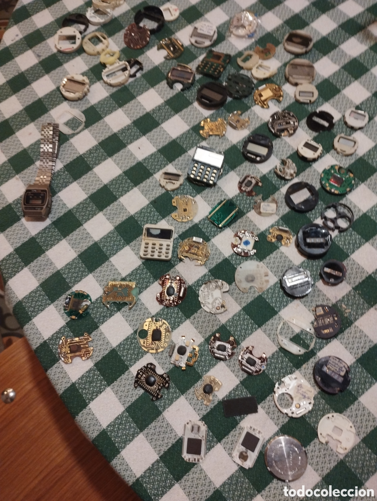 Recambios de relojes: Lote de unas 75piezas de relojes electr&oacute;nicos