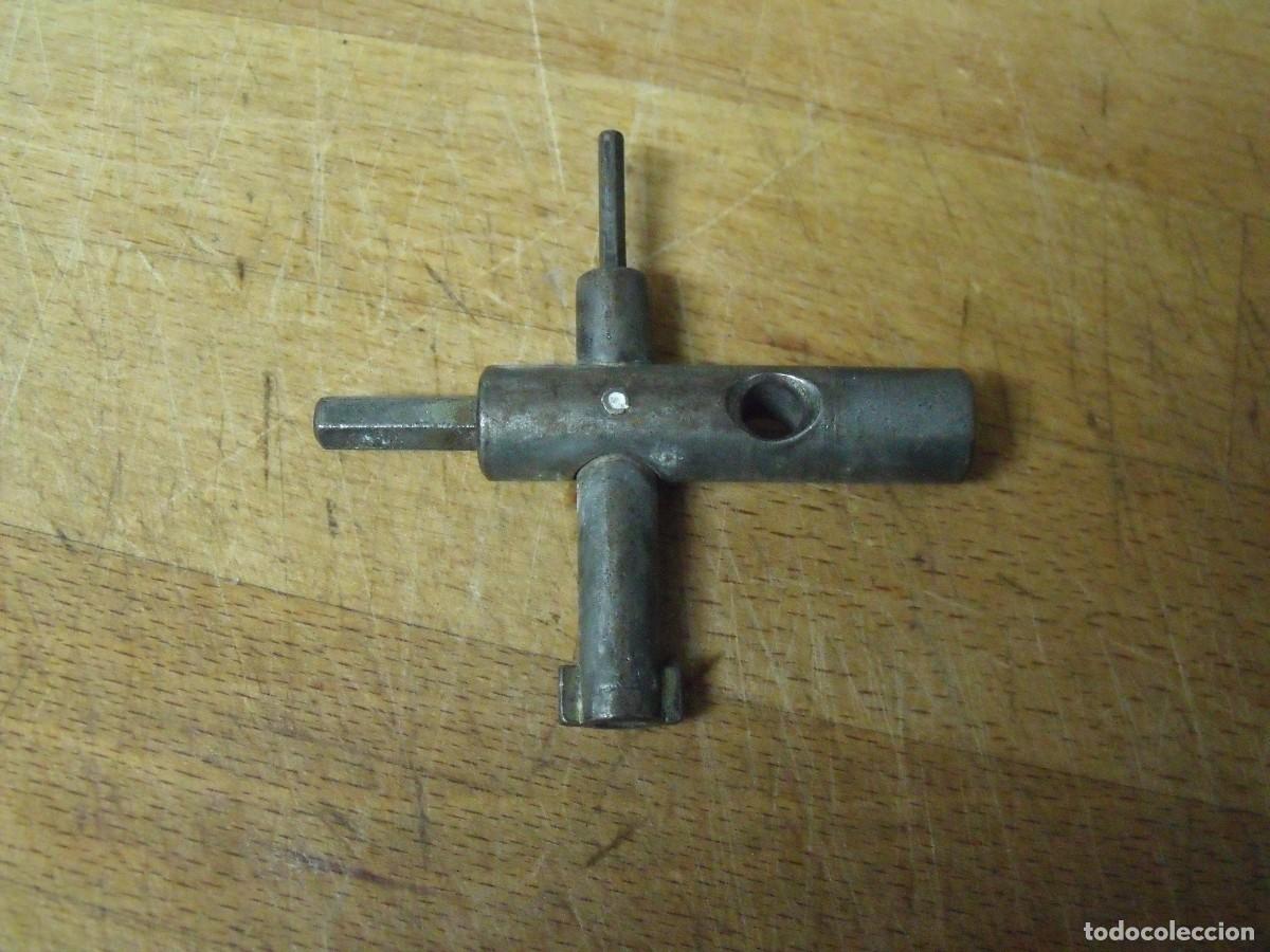 Spare Parts for Watches: UNA LLAVE MULTIPLE MACHO-HEMBRA-LOTE 525