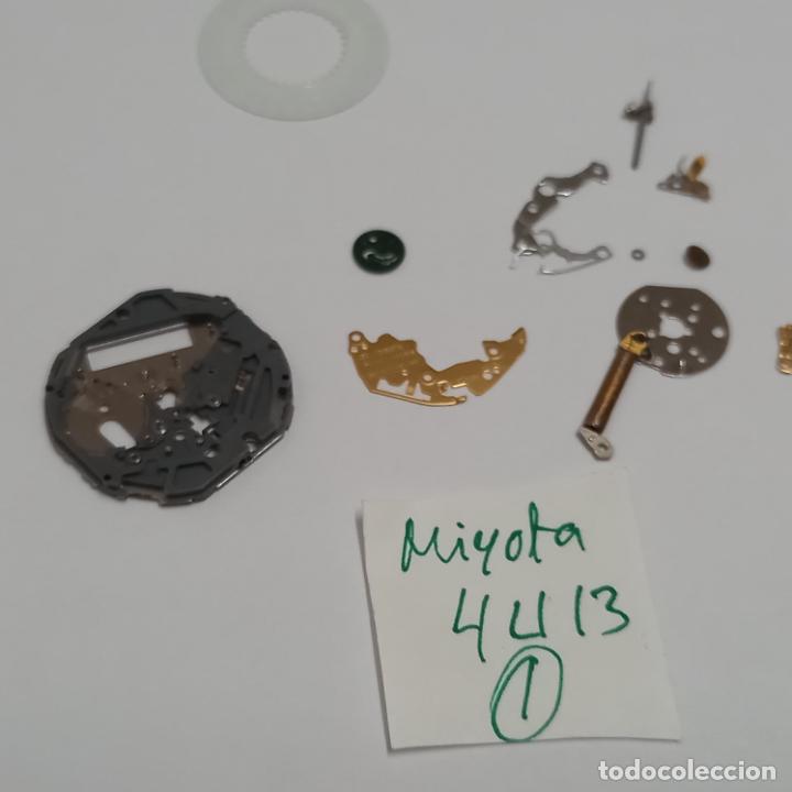 Pe&ccedil;as de reposi&ccedil;&atilde;o de rel&oacute;gios: Miyota 4U13, restos de mecanismo