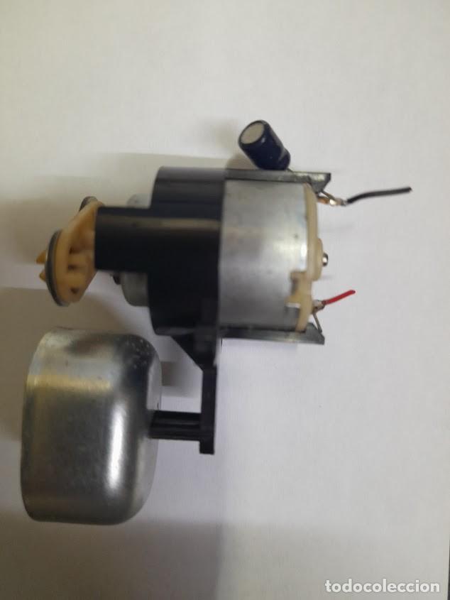 Ricambi di orologi: Soner&iacute;a con campana, motor, y martillos - funcionando (3 fotos )