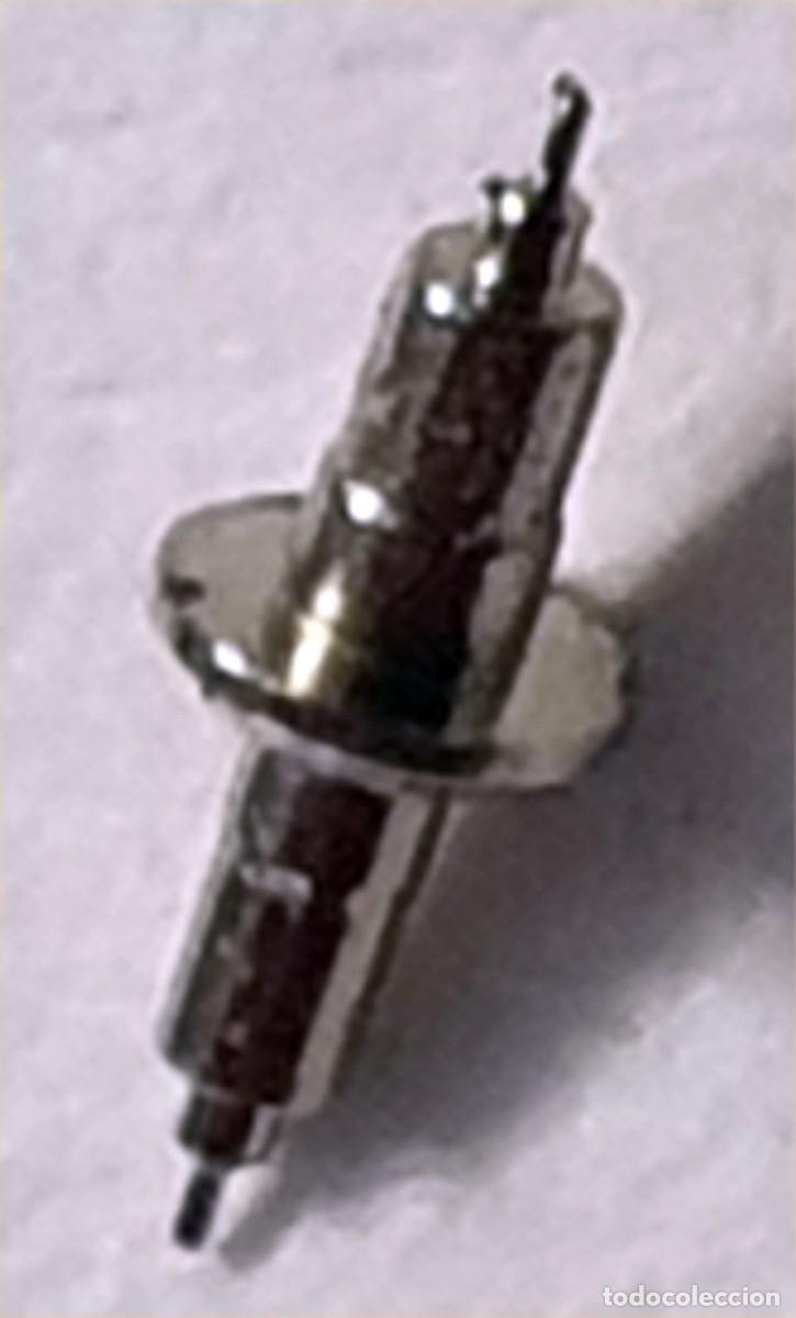 Pi&egrave;ces de rechange de montres et horloges: EJE VOLANTE DE RELOJ CATTIN - CALIBRE 66 - IMAGEN REAL AMPLIADA - X
