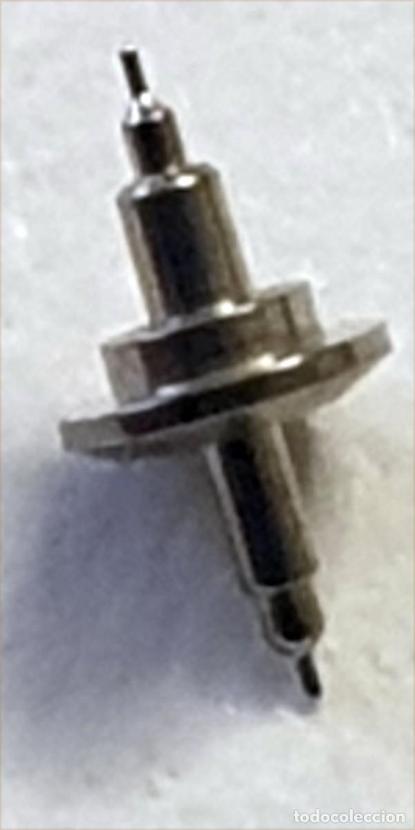 Ricambi di orologi: EJE VOLANTE DE RELOJ ETA - CALIBRE 2763 - IMAGEN REAL AMPLIADA - X