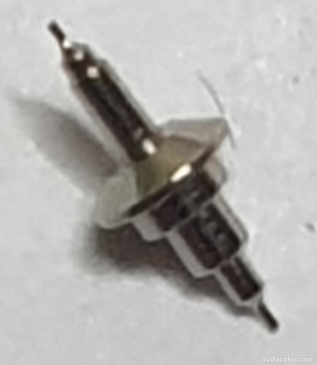 Recambios de relojes: EJE VOLANTE DE RELOJ CALIBRE 3917 - IMAGEN REAL AMPLIADA - X