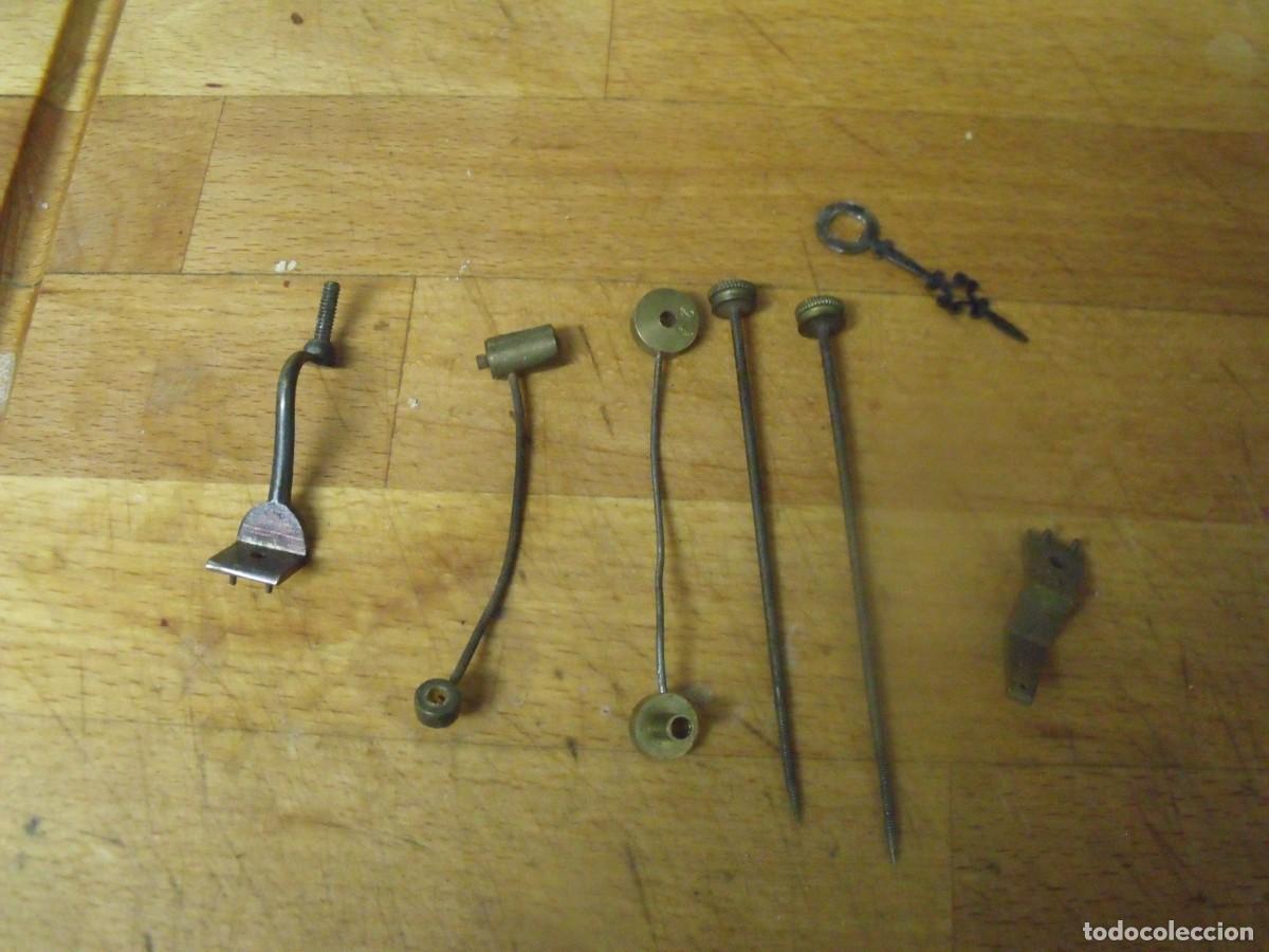 Recambios de relojes: macillos-soporte campana, pasadores de ojo buey-lote 553
