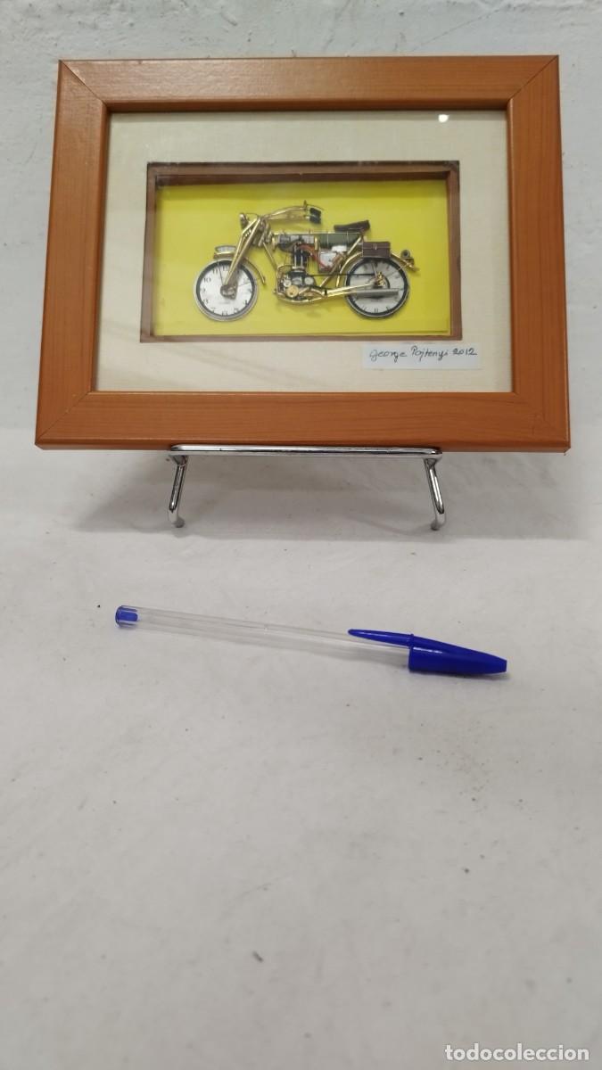 Recambios de relojes: Cuadro Artesanal con Relojes en forma de Moto Firmados y fechados