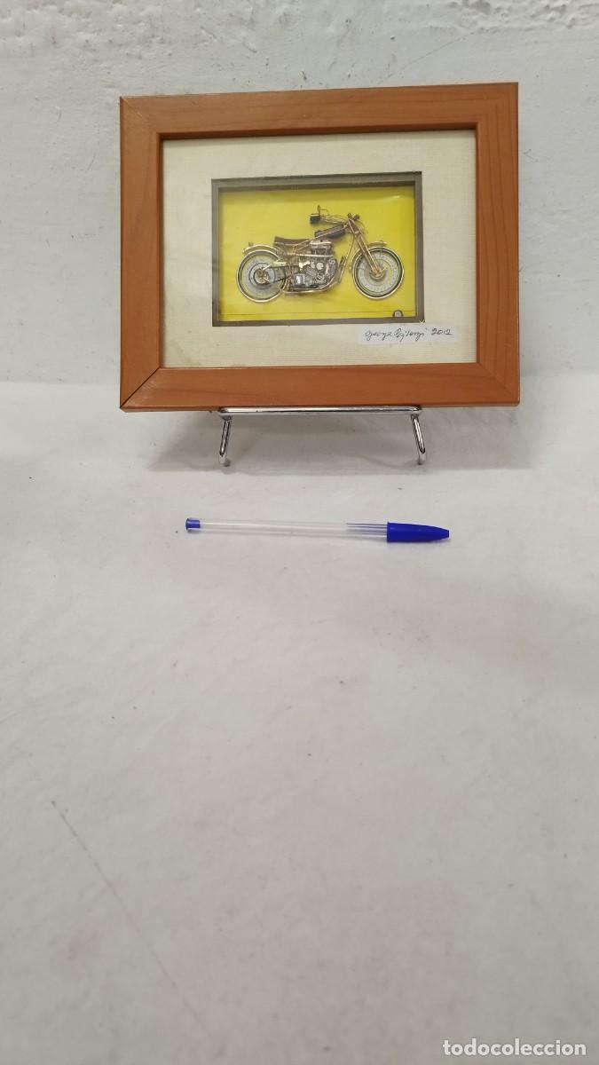 Ricambi di orologi: Cuadro Artesanal con Relojes en forma de Moto Firmados y fechados
