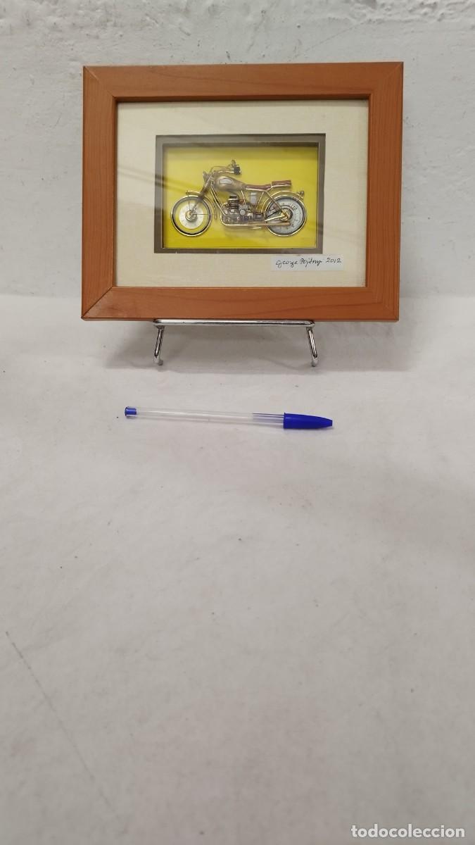 Ricambi di orologi: Cuadro Artesanal con Relojes en forma de Moto Firmados y fechados