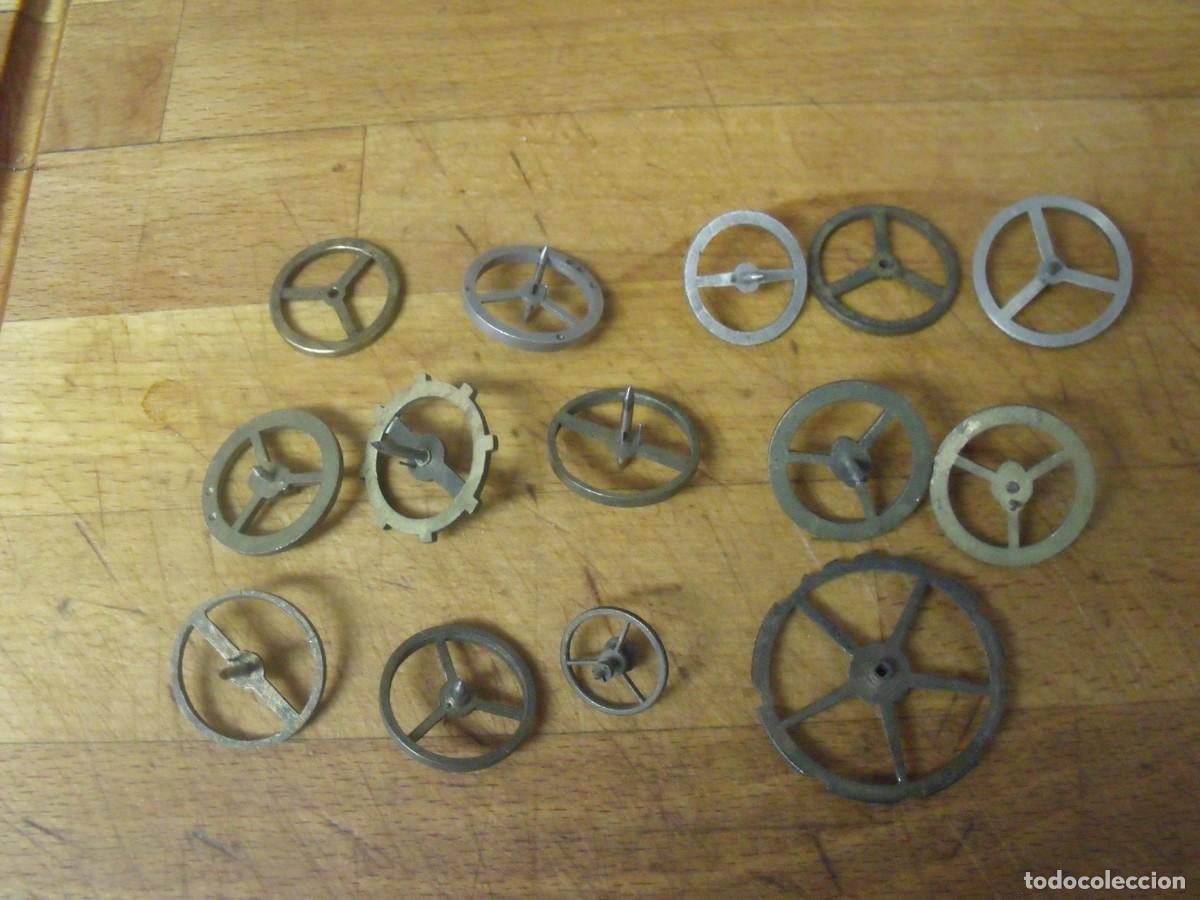Ricambi di orologi: LOTE DE 13 RUEDAS DE VOLANTE Y UNA RUEDA CONTADORA-LOTE 562
