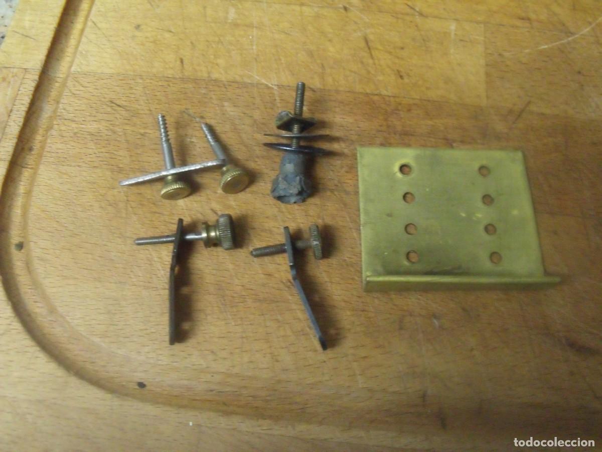 Ersatzteile f&uuml;r Uhren: tornillos separadores de relojes de pared y tornillos de sujeccion maquinaria-lote 564